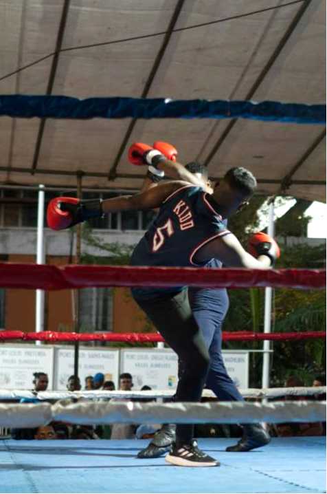 Budget sparring glove